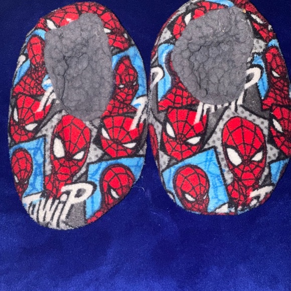 Toddler Spider-Man slippers - Picture 3 of 4